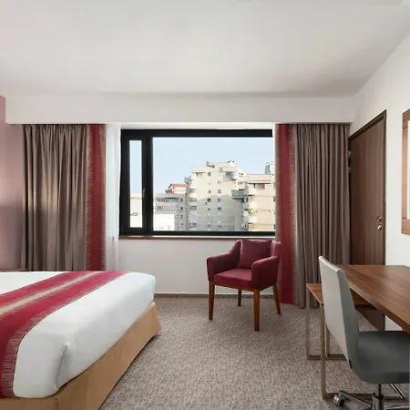 فندق Ramada Plaza By Wyndham كرايوفا