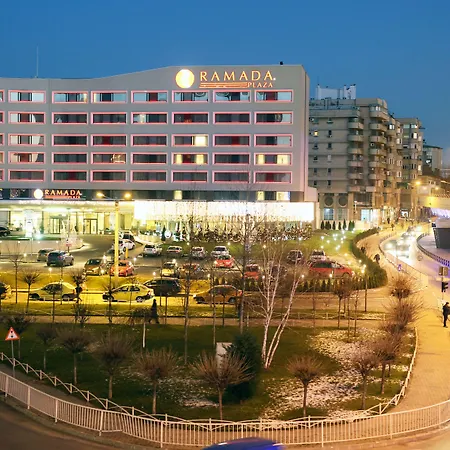 Ramada Plaza By Wyndham فندق كرايوفا