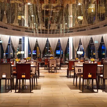 Ramada Plaza Hotel 4*