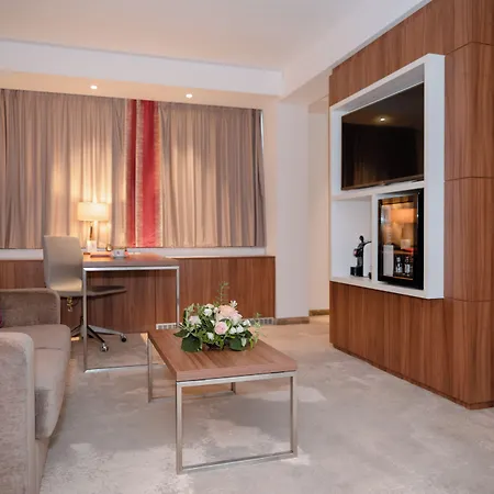 Hotel Ramada Plaza 4*