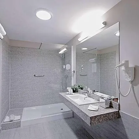 Ramada Plaza By Wyndham 4* Craiova