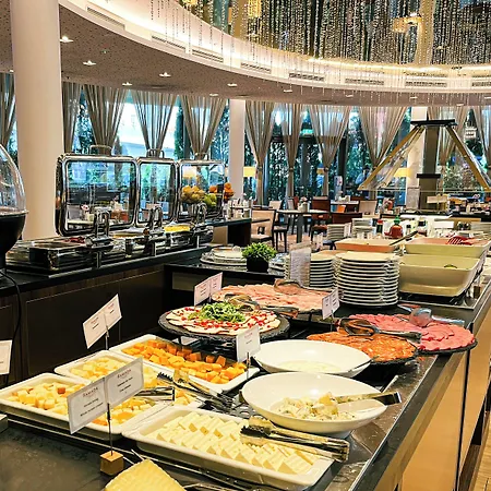 Hotel Ramada Plaza By Wyndham Craiova