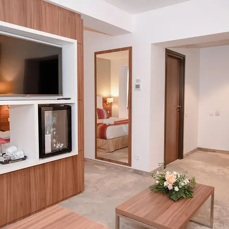 Хотел Ramada Plaza By Wyndham