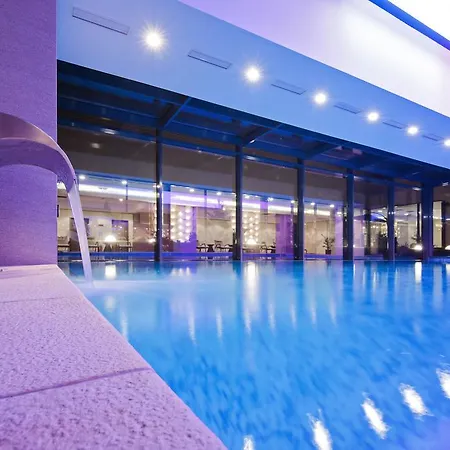 Ramada Plaza By Wyndham فندق