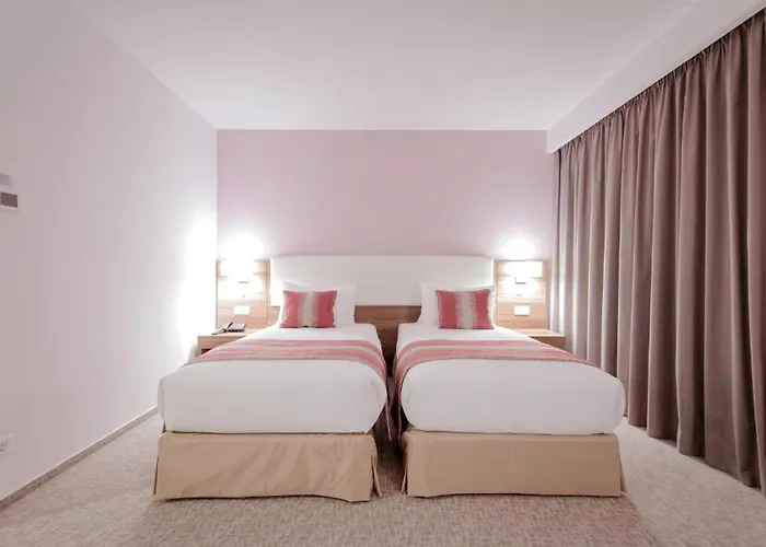 Ξενοδοχείο Ramada Plaza By Wyndham 4*