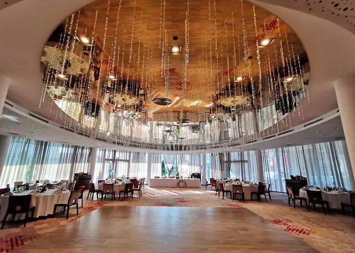 Ξενοδοχείο Ramada Plaza By Wyndham 4*