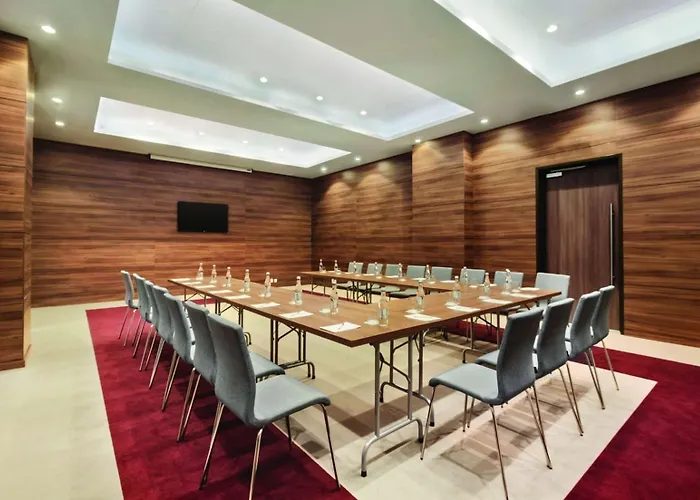 酒店 Ramada Plaza By Wyndham 4*