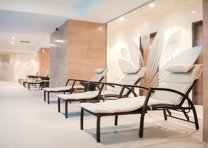 Ramada Plaza By Wyndham 克拉奥华