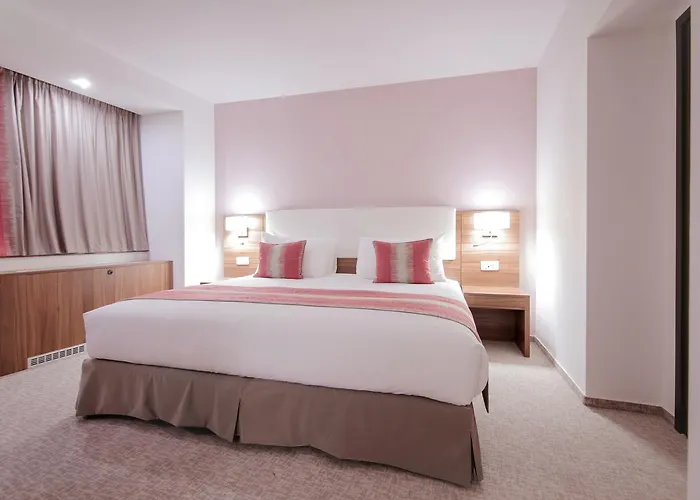 Ξενοδοχείο Ramada Plaza By Wyndham 4*